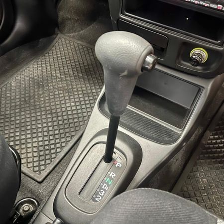 2005-Daihatsu-Charade-CX-Auto_8