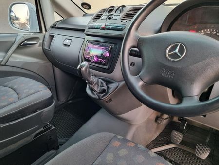 2005-Mercedes-Benz-Vito-115-CDI-CrewBus_13