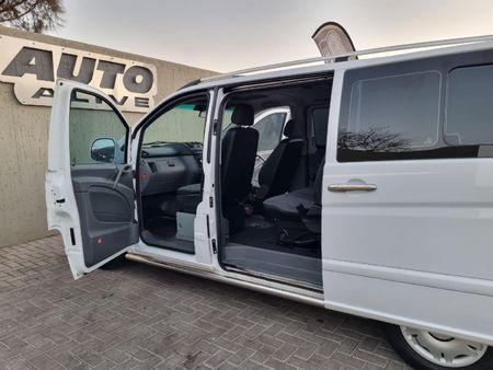 2005-Mercedes-Benz-Vito-115-CDI-CrewBus_21