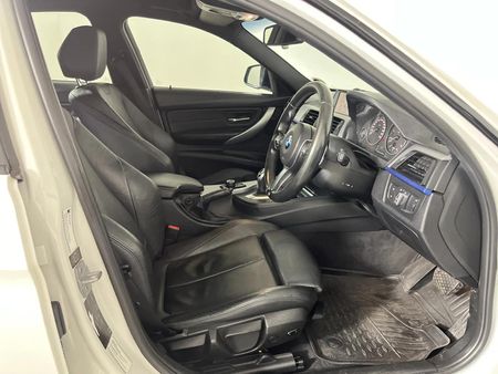 2013-BMW-3-Series-330d-M-Sport-Auto_9