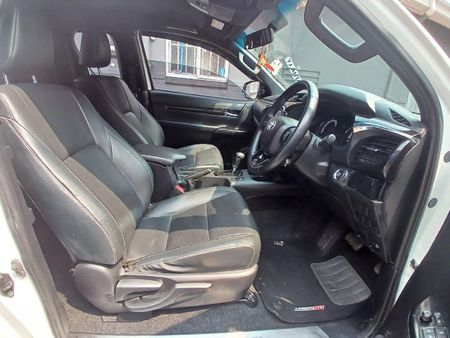 2020-Toyota-Hilux-28-GD-6-Raised-Body-Legend-50-Auto-Extended-Cab_9
