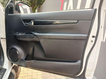 2020-Toyota-Hilux-28-GD-6-Raised-Body-Legend-50-Auto-Extended-Cab_10
