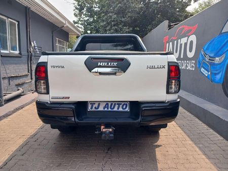 2020-Toyota-Hilux-28-GD-6-Raised-Body-Legend-50-Auto-Extended-Cab_3