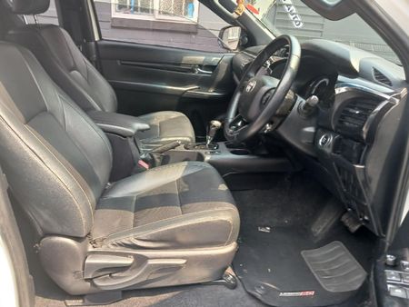 2020-Toyota-Hilux-28-GD-6-Raised-Body-Legend-50-Auto-Extended-Cab_7