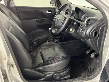 2005-Ford-Fiesta-16i-Ghia-5-dr_9