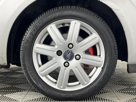 2005-Ford-Fiesta-16i-Ghia-5-dr_5