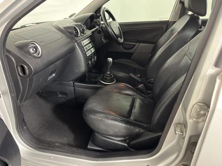 2005-Ford-Fiesta-16i-Ghia-5-dr_8