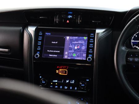 2021-Toyota-Fortuner-28-GD-6-4x4-Auto_17