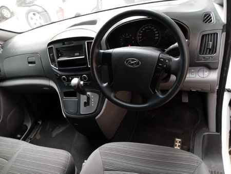 2021-Hyundai-H-1-25-CRDi-Panel-Van-Auto_12