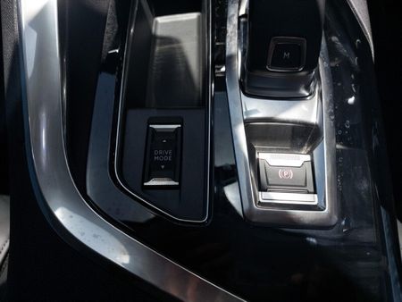 2024-Peugeot-3008-16T-Allure-Auto_17