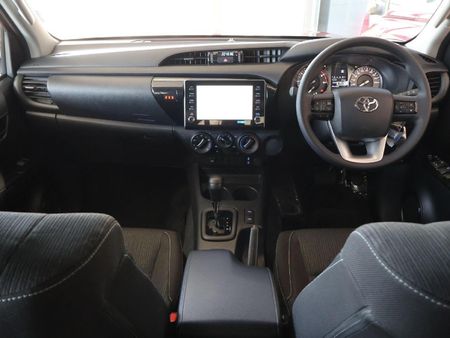 2024-Toyota-Hilux-24-GD-6-Raised-Body-Raider-Auto-Double-Cab_10