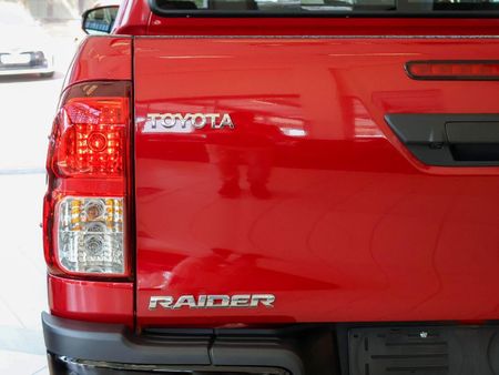 2024-Toyota-Hilux-24-GD-6-Raised-Body-Raider-Auto-Double-Cab_15