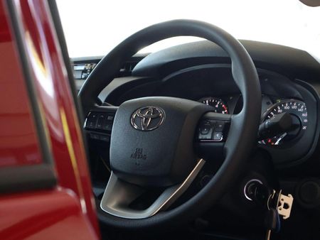 2024-Toyota-Hilux-24-GD-6-Raised-Body-Raider-Auto-Double-Cab_16
