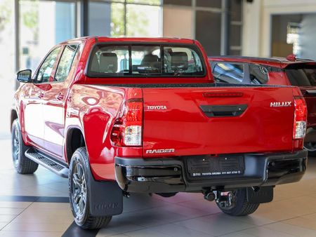 2024-Toyota-Hilux-24-GD-6-Raised-Body-Raider-Auto-Double-Cab_7