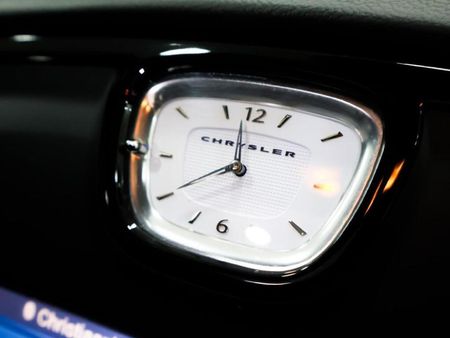 2014-Chrysler-300C-SRT8_10