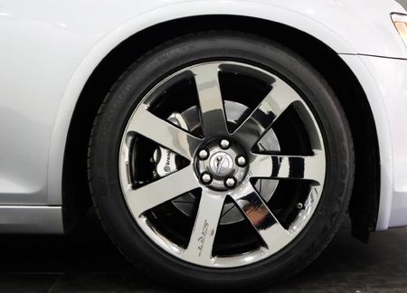2014-Chrysler-300C-SRT8_11