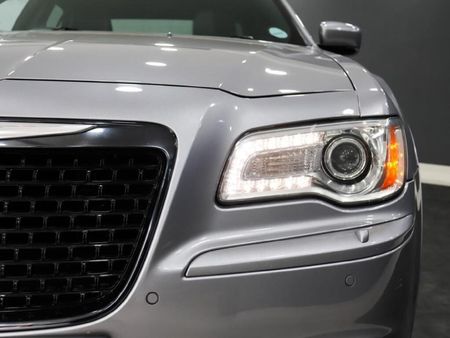 2014-Chrysler-300C-SRT8_17
