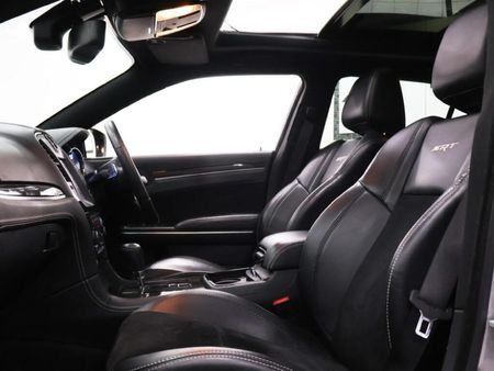 2014-Chrysler-300C-SRT8_18