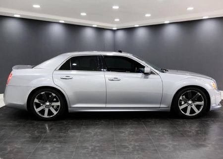 2014-Chrysler-300C-SRT8_1