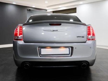 2014-Chrysler-300C-SRT8_2