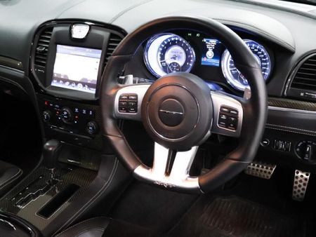 2014-Chrysler-300C-SRT8_5