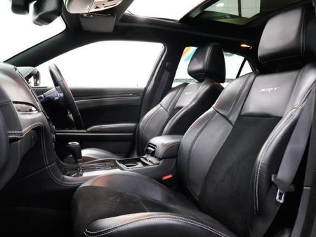 2014-Chrysler-300C-SRT8_6
