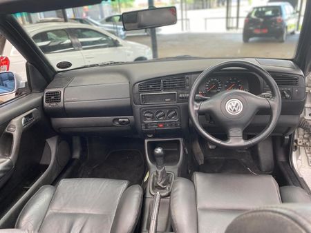 2000-Volkswagen-Golf-Cabriolet_8
