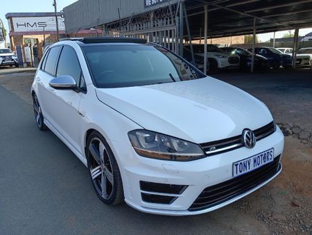2017-Volkswagen-Golf-VII-20-TSI-R-Auto_9