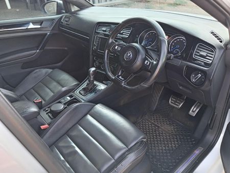 2017-Volkswagen-Golf-VII-20-TSI-R-Auto_4