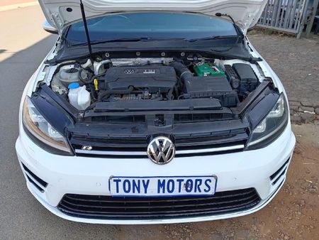 2017-Volkswagen-Golf-VII-20-TSI-R-Auto_8