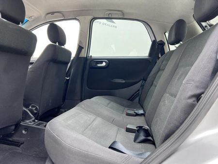 2004-Opel-Corsa-14i_11