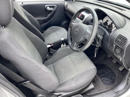 2004-Opel-Corsa-14i_14