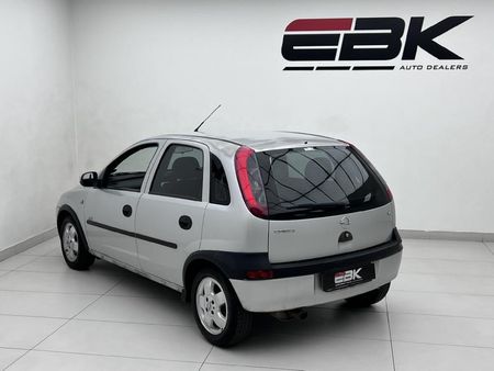 2004-Opel-Corsa-14i_3
