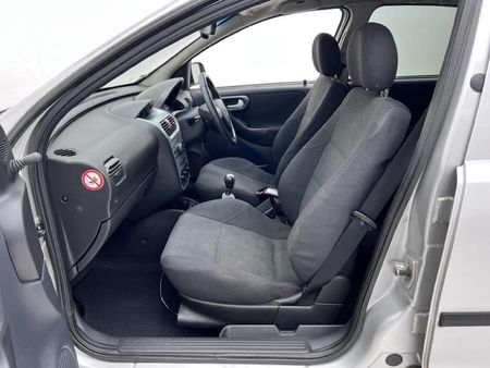 2004-Opel-Corsa-14i_6