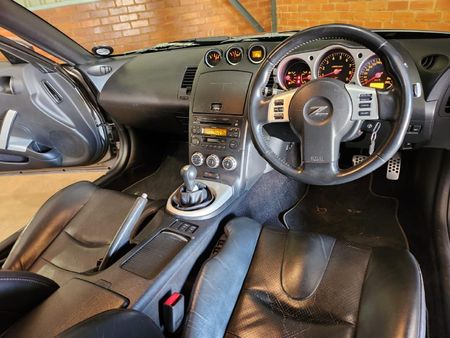 2007-Nissan-350Z-Coupe_11
