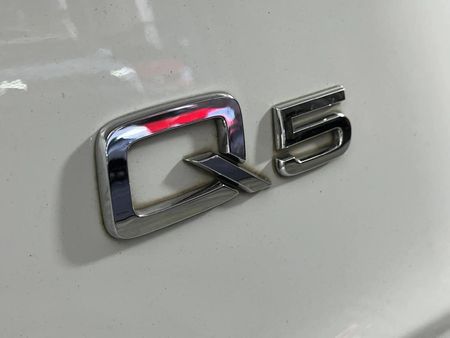 2010-Audi-Q5-20-TFSI-quattro-Auto_10