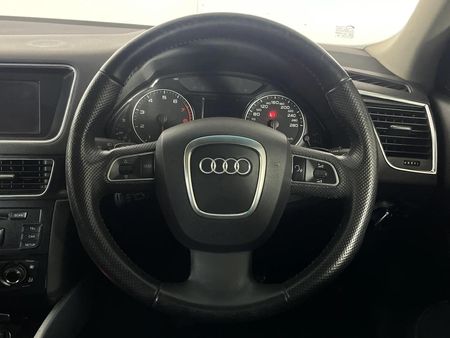 2010-Audi-Q5-20-TFSI-quattro-Auto_11