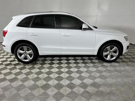 2010-Audi-Q5-20-TFSI-quattro-Auto_15