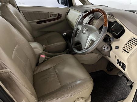 2012-Toyota-Innova-27-VVTi-7-seat_9