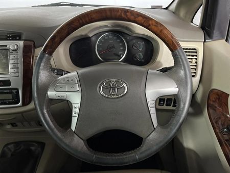 2012-Toyota-Innova-27-VVTi-7-seat_11