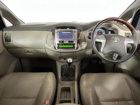 2012-Toyota-Innova-27-VVTi-7-seat_1