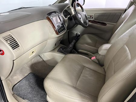 2012-Toyota-Innova-27-VVTi-7-seat_8