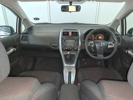 2013-Toyota-Auris-16-TRD_9