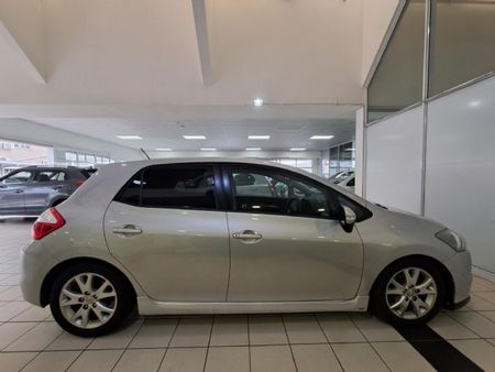 2013-Toyota-Auris-16-TRD_3