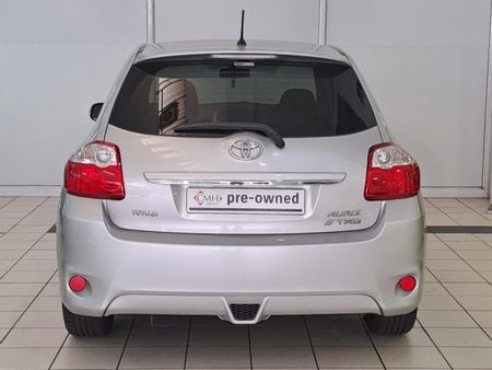 2013-Toyota-Auris-16-TRD_4