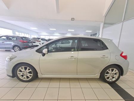 2013-Toyota-Auris-16-TRD_5