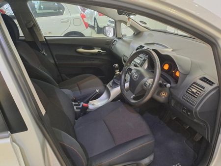 2013-Toyota-Auris-16-TRD_7