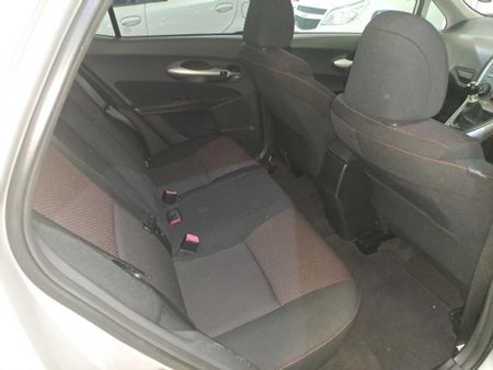 2013-Toyota-Auris-16-TRD_8