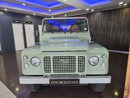 2016-Land-Rover-Defender-110-22D-Station-Wagon-Heritage_2