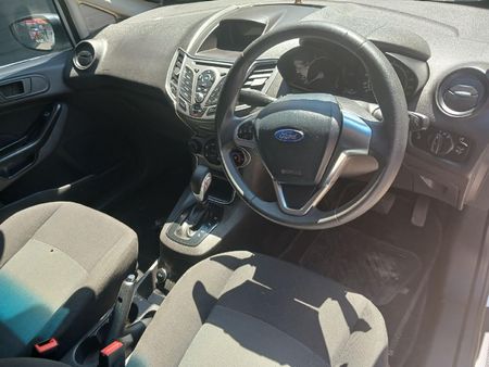 2015-Ford-Fiesta-10-EcoBoost-Trend-5-dr-Auto_9